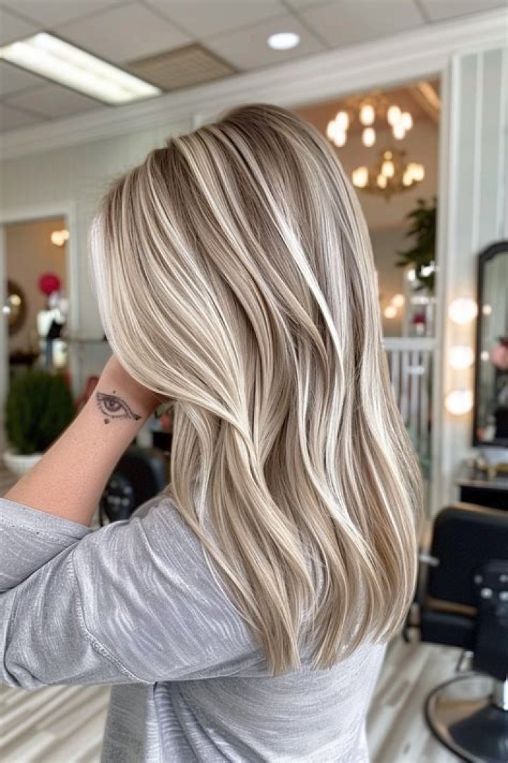 Discover the Art of Heavy Highlighted Blonde Hair: A Comprehensive Guide