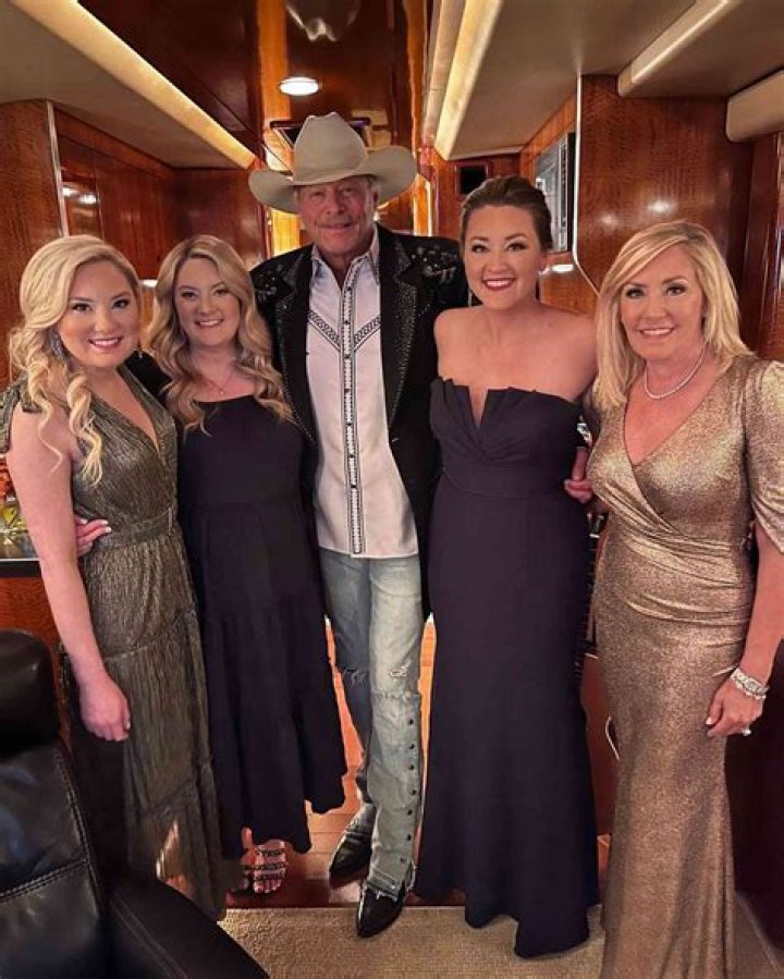 Exploring the Heartwarming World of Alan Jackson and Family Photos
