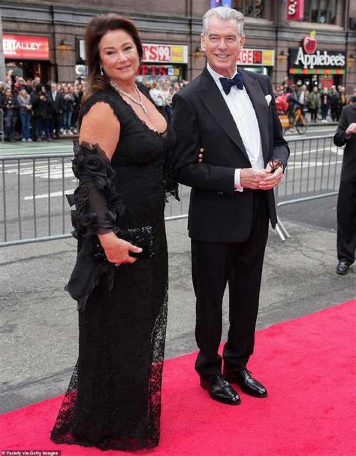Exploring the Unforgettable Bond Between Keely Smith and Pierce Brosnan