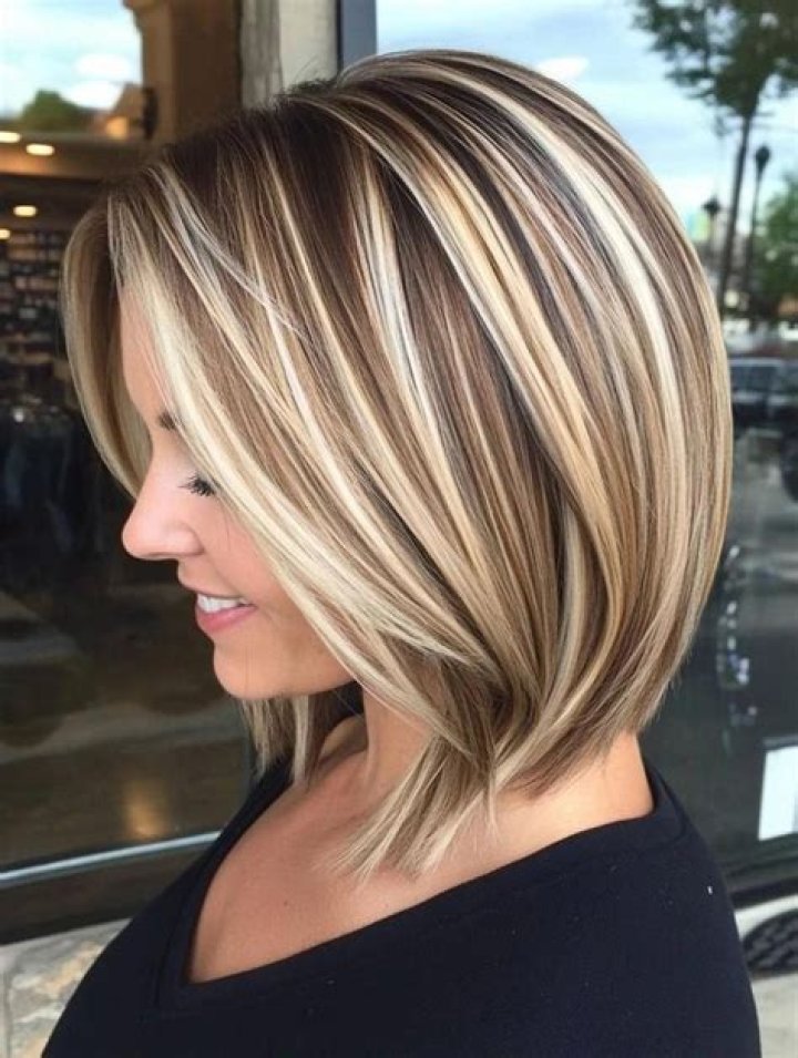 Mastering the Art of Brown Short Hair with Blonde Highlights